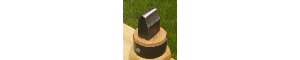 Peening anvils and jigs